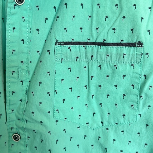 VOYAGE BOYS BUTTON DOWN SHORT SLEEVES SHIRT - Picture 2 of 3